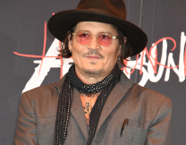 Αγνώριστος ο Τζόνι Ντεπ ως Σκρουτζ - Η μεγάλη επιστροφή και οι πρώτες εικόνες από τη νέα ταινία