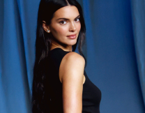 Το απρόσμενο ζευγάρι φλατ παπούτσια που φορά η Κένταλ Τζένερ με κολάν – Πώς να αντιγράψεις το look της