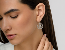 Βρήκαμε το κόσμημα που θα σε συνοδεύει όλο το 2026: Το Γούρι ΖΟΕ του Οίκου ZOLOTAS, σύμβολο τύχης και κομψότητας που ταιριάζει σε κάθε στιγμή