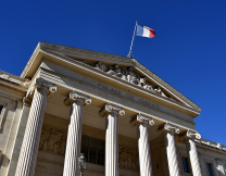 Η Γαλλία καταργεί την έννοια του «συζυγικού καθήκοντος» – Στο επίκεντρο η συναίνεση μέσα στον γάμο