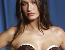 Το καλοκαίρι έφτασε για τη Χέιλι Μπίμπερ - Πόζαρε με μπικίνι και το Ιnstagram την αποθέωσε