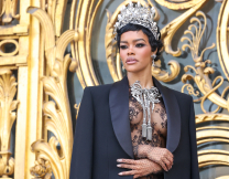 Schiaparelli: Το εντυπωσιακό haute couture show του οίκου και οι δημιουργίες που θυμίζουν έργα τέχνης