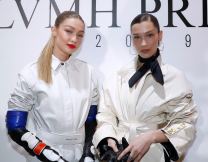 Σκάνδαλο Επστάιν: Τα email για τις αδερφές Χαντίντ και το πώς έκαναν καριέρα στο μόντελινγκ