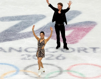 Μάντισον Τσοκ: Πώς από αθλήτρια καλλιτεχνικού πατινάζ ξεκίνησε το δικό της brand ραπτικής