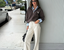 Quarter-zip: Το πιο ευέλικτο item που θα φορέσεις με τα πάντα, θυμίζει κάτι από Chanel και είναι ο ορισμός της cool αισθητικής