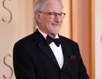 O Στίβεν Σπίλμπεργκ αποκάλυψε το ασυνήθιστο πράγμα που κάνει ο Τομ Κρουζ στα γυρίσματα