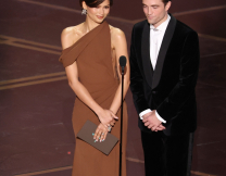 Η Ζεντάγια εμφανίστηκε στα Oscars, φορώντας τη βέρα της - Και επιβεβαίωσε επίσημα τον γάμο με τον Τομ Χόλαντ