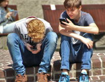 Εφηβεία και Τεχνητή Νοημοσύνη: Τι πρέπει να προσέξουν γονείς και παιδιά 