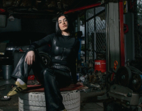 Η Ellize θα κάνει τα πάντα για να μην ξαναχάσει την Ελένη από τη μουσική της