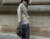 Το κοντό trench coat από τα Zara που θα φοράς όλη την άνοιξη – Ο ιδιαίτερος γιακάς που κάνει τη διαφορά
