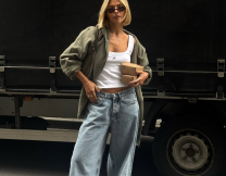 Τα φλατ που ταιριάζουν τέλεια με τα ανοιχτόχρωμα τζιν σου – Πώς να τα φορέσεις από το πρωί μέχρι το βράδυ