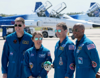 Η Κριστίνα Κοχ είναι η πρώτη γυναίκα που θα ταξιδέψει στη Σελήνη - Ορόσημο για τη γυναικεία παρουσία στο Διάστημα