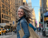 Πολίνα Πορίζκοβα: Στα 60 της, το supermodel των '80s «σπάει» κάθε ταμπού και ποζάρει με τα δαντελένια της εσώρουχα