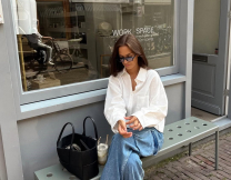 Τέλος στα βαρετά πουκάμισα: Οι επιλογές που θα φέρουν ρομαντικό twist στην ανοιξιάτικη γκαρνταρόμπα σου