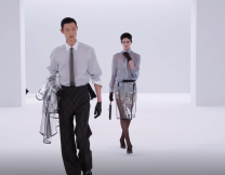 Η σκοτεινή γοητεία του Tom Ford – Η αυστηρή ραπτική και ο αισθησιασμός στα καλύτερά τους