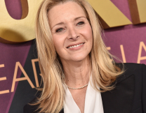 Η Λίζα Κούντροου μίλησε για τους σεναριογράφους των Friends και τις σεξουαλικές φαντασιώσεις που είχαν για Άνιστον και Κόρτνεϊ Κοξ