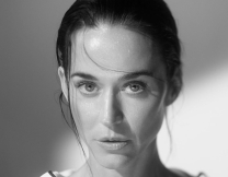 Η Κέιτι Πέρι πρωταγωνιστεί στη νέα καμπάνια του οίκου Balenciaga