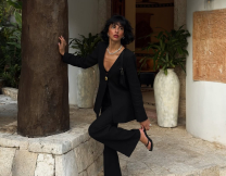 Πάσχα 2026: 5 + 1 κοστούμια που θα φορέσεις από την Ανάσταση μέχρι το τραπέζι του Πάσχα