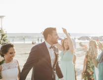 Χρώμα για πεθερά σε γάμο: Ο στιλιστικός οδηγός για τη μητέρα του γαμπρού