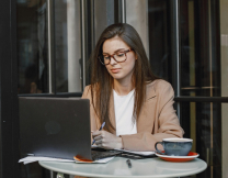 Productivity theatre: Όταν φαίνεσαι απασχολημένος αλλά δεν είσαι