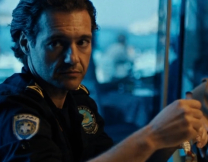 Θάνος Τοκάκης στο JennyGr: «Ο σύγχρονος άνθρωπος δεν θέλει να κοιτάζει τον εαυτό του στον καθρέφτη, τον ενοχλεί πολύ»