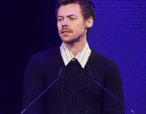 Ivor Novello Awards: O Χάρι Στάιλς αποκάλυψε πώς έχασε την παρθενιά του 