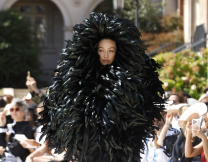 Ο Πιέρ Πάολο Πιτσιόλι παρουσίασε την πρώτη couture συλλογή του για τον οίκο Balenciaga και οι εικόνες μιλούν από μόνες τους
