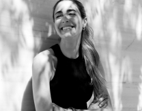 Stefania Frangista: «Οι γυναίκες επιλέγουν πιο διαχρονικά σχέδια και prints»