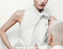Η νέα καμπάνια του Tom Ford κάνει τη μόδα να μοιάζει με παιχνίδι αποπλάνησης