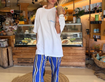 5 t-shirts που θα κάνουν τα looks στο γραφείο άνετα και στιλάτα χωρίς καθόλου προσπάθεια