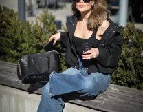 Denim blue: H απόχρωση που θα δεις παντού και θα σε κάνει να αγαπήσεις το μπλε