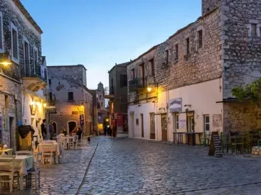 Αρεόπολη: Απόδραση στην ιστορική πολιτεία της Μάνης
