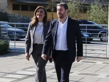 «Δεν είμαι κυρία σου»: Θερμό επεισόδιο μεταξύ Ανδρουλάκη και βουλεύτριας του ΠΑΣΟΚ