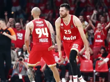 Ολυμπιακός - Ρεάλ Μαδρίτης 84-72: Κόκκινη... θάλασσα έπνιξε τους Μαδριλένους για το 1-0