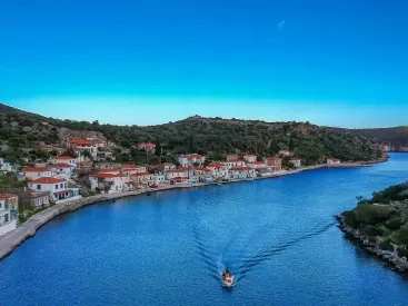 Τρία γραφικά ψαροχώρια γύρω από τη Μονεμβασιά που αξίζει να ανακαλύψετε