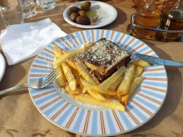 Το ελληνικό χωριό... Μισελέν με μερικές από τις καλύτερες ταβέρνες της χώρας (pics)