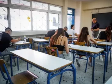 Πανελλήνιες: Το αδιανόητο σκάνδαλο που τίναξε τις εξετάσεις στον αέρα