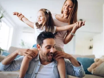 Επίδομα παιδιού: Πληρώνεται η β' δόση - Τι ισχύει για νέες αιτήσεις και προπληρωμένη κάρτα