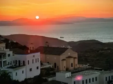 Το μικρό ελληνικό νησί που αποθεώνει η Express ως «Σαντορίνη χωρίς κόσμο»