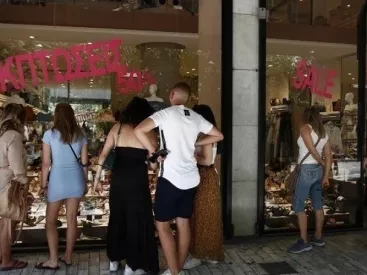 Αντίστροφη μέτρηση για την έναρξη των θερινών εκπτώσεων – Προσδοκίες και «παγίδες»