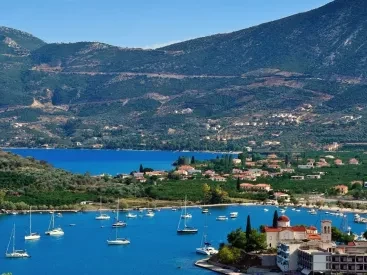 5 σύντομες αποδράσεις από την Αθήνα για να συνδυάσετε μπάνιο και φαγητό