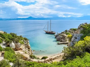 5 αποδράσεις εξπρές από την Αθήνα για μπάνιο και καλό φαγητό