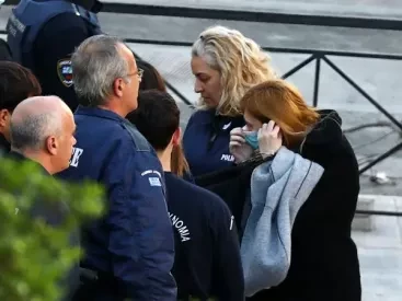 Σύγχρονες Μήδειες: Πέταξε το μωρό της στο ποτάμι και πήγε για ρεβεγιόν - Η μαθήτρια από τα Τέμπη του 2003