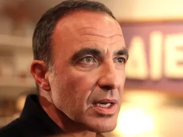 Ο Νίκος Αλιάγας αγνώριστος 30 χρόνια πριν στο Σούνιο: Η φωτογραφία στο Instagram