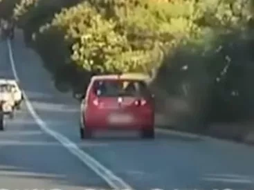 Κρήτη: Οργή για τον οδηγό που κάνει προσπεράσεις από δεξιά στον αιματοβαμμένο ΒΟΑΚ (vid)