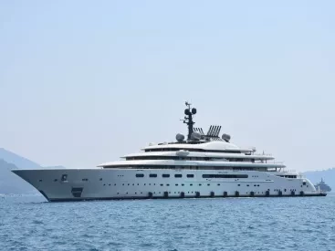 Τόσο κοστίζει το γιοτ του ιδιοκτήτη της Μάντσεστερ Σίτι που έφτασε στην Καλαμάτα