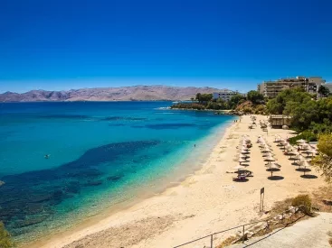 5 οικονομικές αποδράσεις δίπλα στη θάλασσα