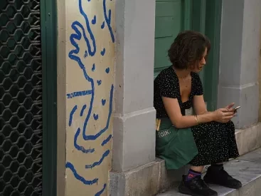 Άγχος, πατρικό και ταξίδια αντί για παιδιά - Η «ακτινογραφία» των νέων