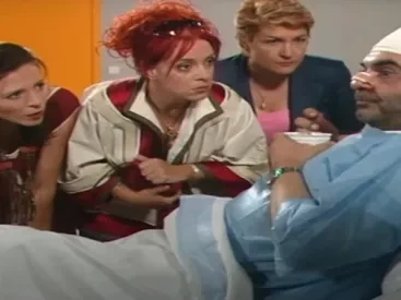 «Με έδιωξε από το γύρισμα»: Πέντε σκηνές από ελληνικές σειρές που παραλίγο να μη γυριστούν ποτέ λόγω γέλιων (vids)