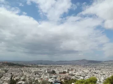 Σημαντική πτώση της θερμοκρασίας στην Ελλάδα την Πέμπτη: Η αιτία βρίσκεται 2.000 χιλιόμετρα μακριά